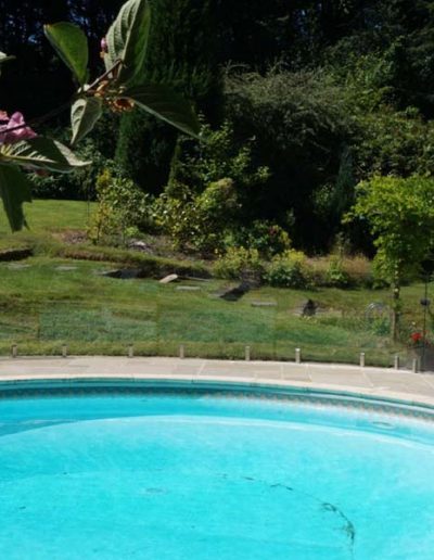 Faceted frameless glass pool barrier