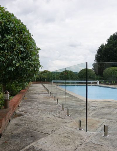 Beautiful glass swimming pool barrier