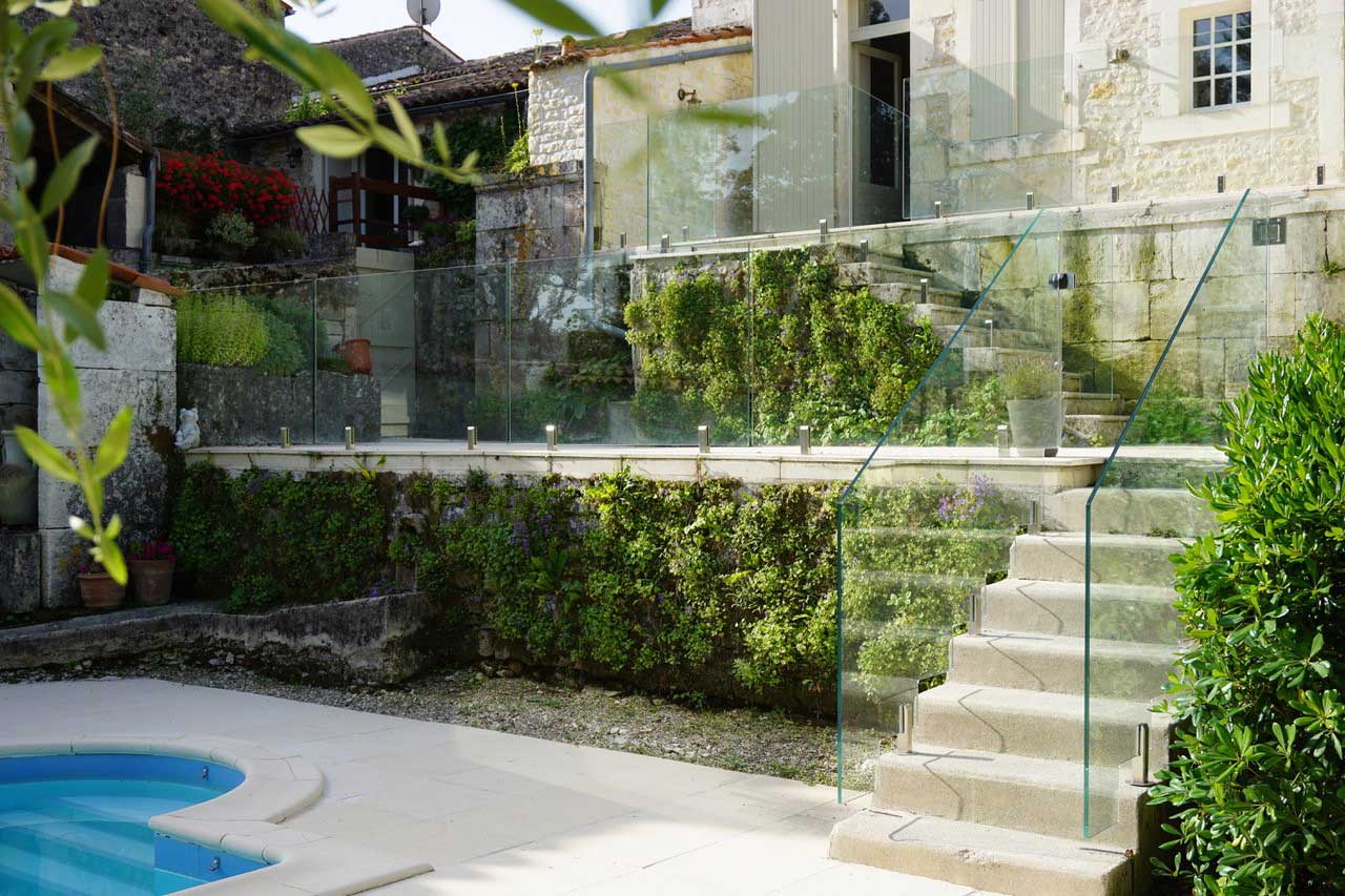 Bourg-Charente, Nouvelle-Aquitaine, France Fall prevention frameless glass barriers