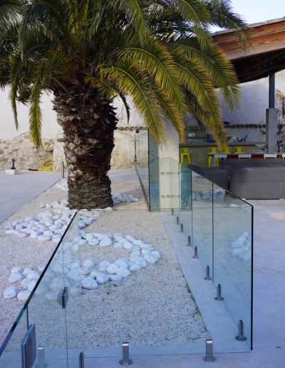 Perfect fully frameless glass pool safety barrier with self closing gate.