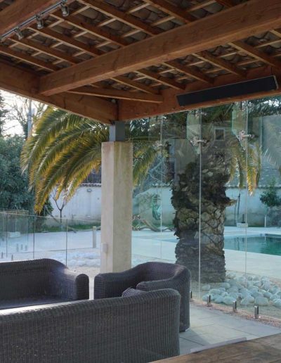 Inside the glass walled cuisine extérieure