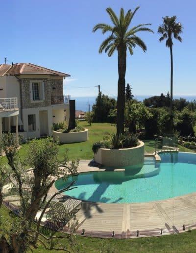 Clearly - frameless glass pool fencing